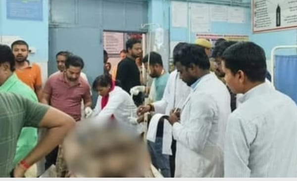 हैंडपंप पाईप के चक्कर में, झूलसा मजदूर, प्रधानपुत्र पुलिस हिरासत में...